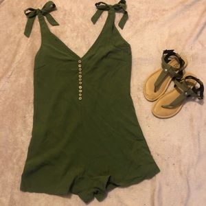 ‼️TODAY ONLY‼️Cute lightweight Romper ☀️🌸
